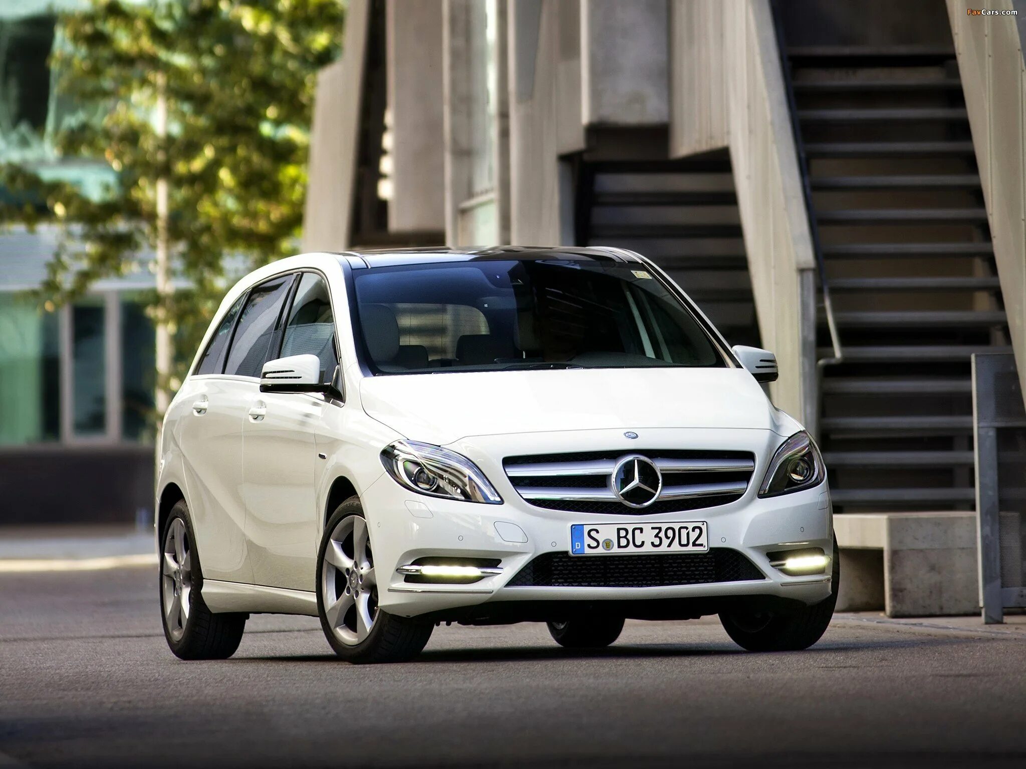 Купить мерседес бенц б у. Мерседес Бенц b200. Mercedes b200 w246. Мерседес Бенц б 200. Мерседес b200 2020.