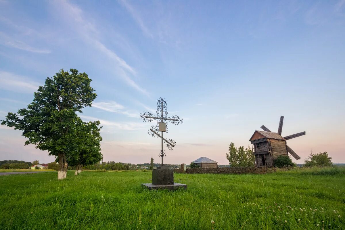 Старая мельница старый оскол. Мельница село Меняйлово. Мельница с. Меняйлово Алексеевского района. Ветряная мельница Меняйлово Белгородская область. Ветряная мельница с. Меняйлово Алексеевка Белгородская область.