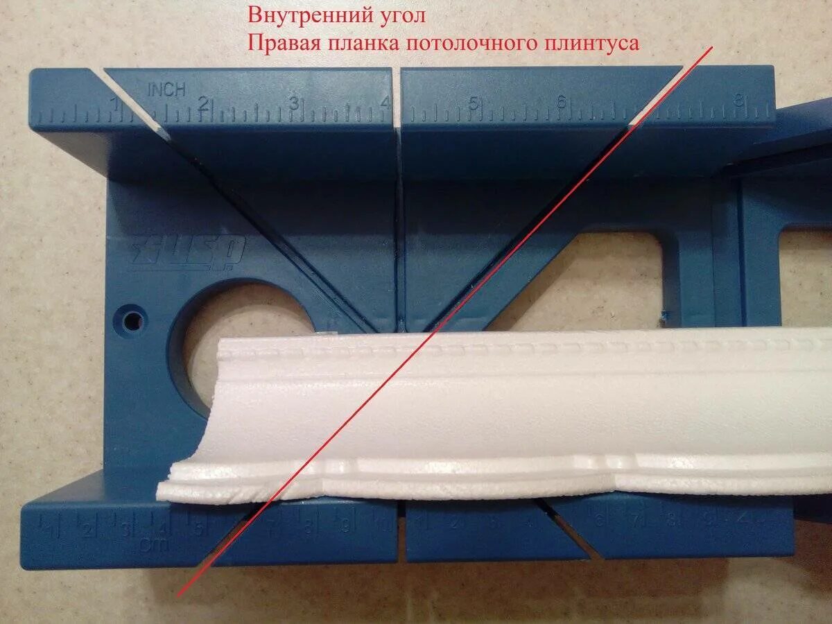 Как сделать углы с помощью стусла. Стусло 300 110 80мм пласт углы. стусло 45 градусов. стусло под зарезку внутренних углов под плинтус 80мм. плинтус запил угла 45.