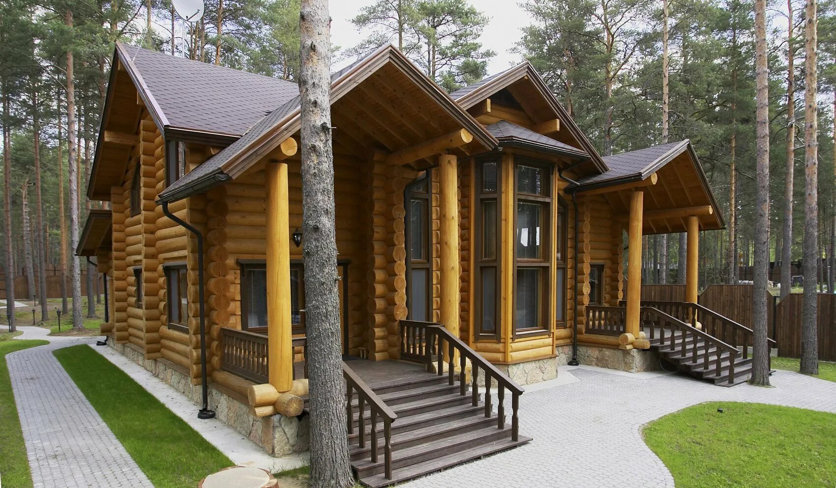 Дома из какого бревна лучше. Сруб 10х10 детинец. коттедж из бревна. бревенчатый дом. современный сруб.