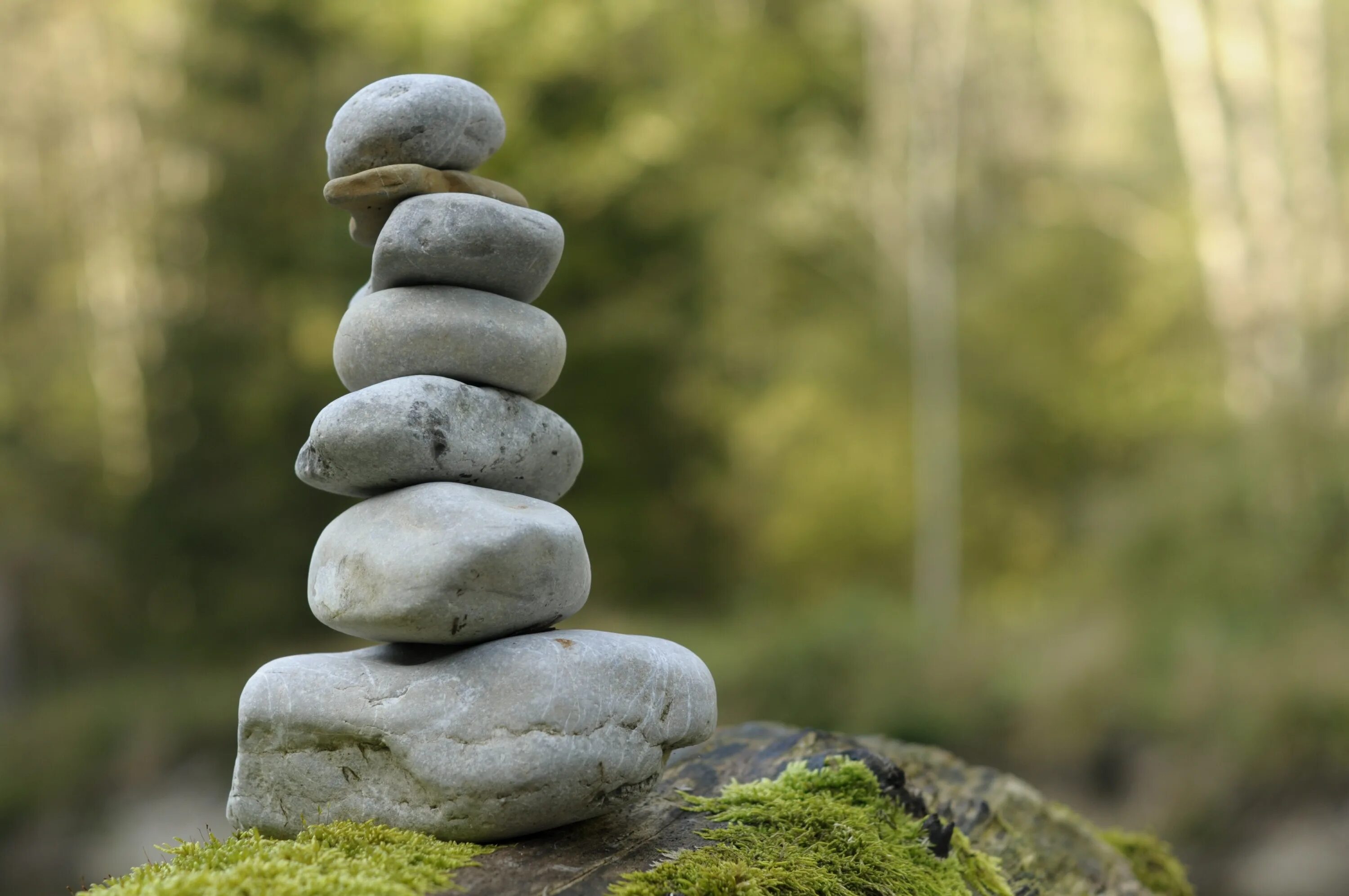 Friend stone. Алханай каменные пирамидки. Пирамидка из камней. Башенка из камней. Пирамида из камней.