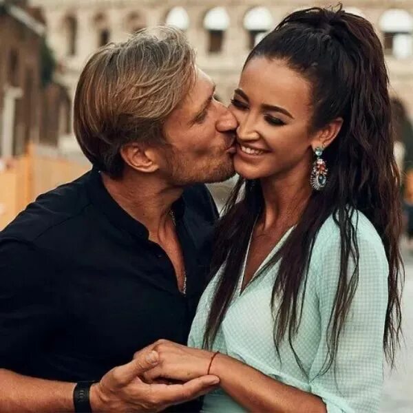 Денис лебедев замуж за бузову фото Денис Лебедев рассказал, сколько денег тратил на Бузову