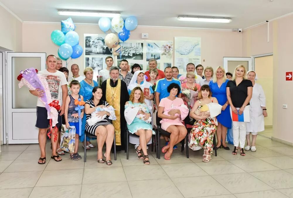 Врачи первого роддома. Роддом Симферополь. Роддом Евпатория. Роддом 2 Симферополь. Персонал 2 роддома Симферополь.