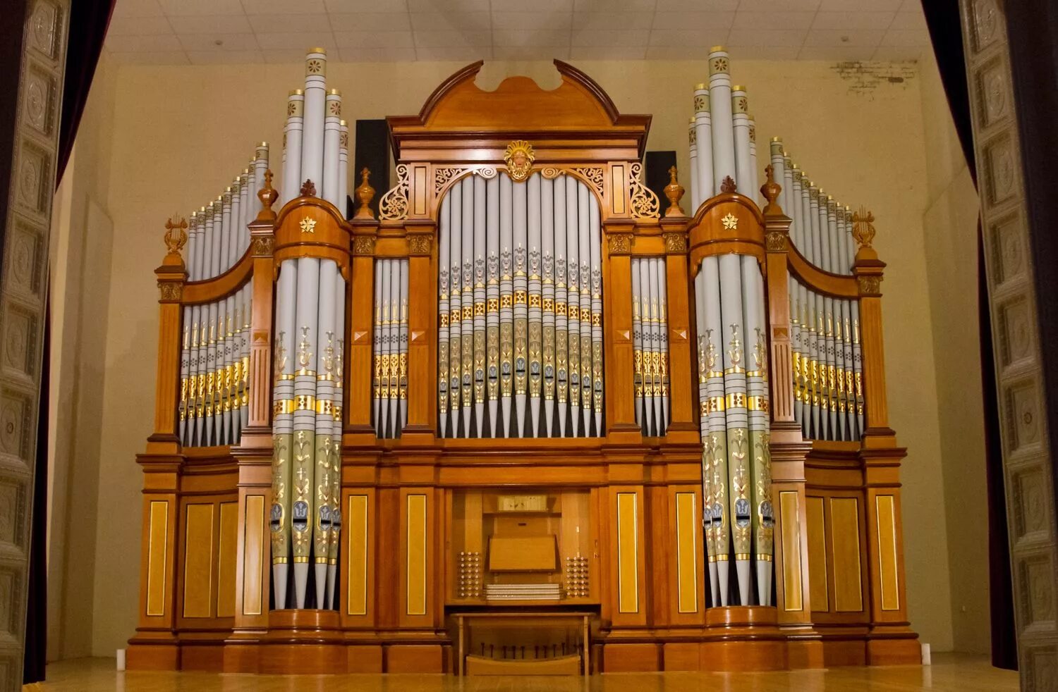 Organ. "Орган-Король музыкальных инструментов"Бах. Орган музыкальный инструмент 18 век. Орган Johannus духовой. Orkan.