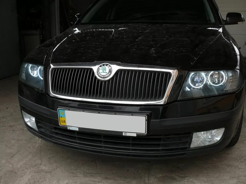 Skoda Octavia a5 дорестайл. Ангельские глазки Skoda Octavia a5. Skoda a5 дорестайлинг.