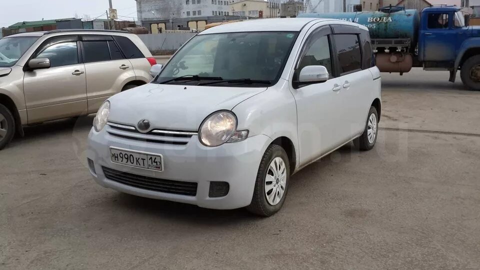 Тойота сиента купить во владивостоке. Тойота Сиента 2009. Toyota Sienta 2009 год. Тойота Сиента 2. Тойота Сиента 2013.