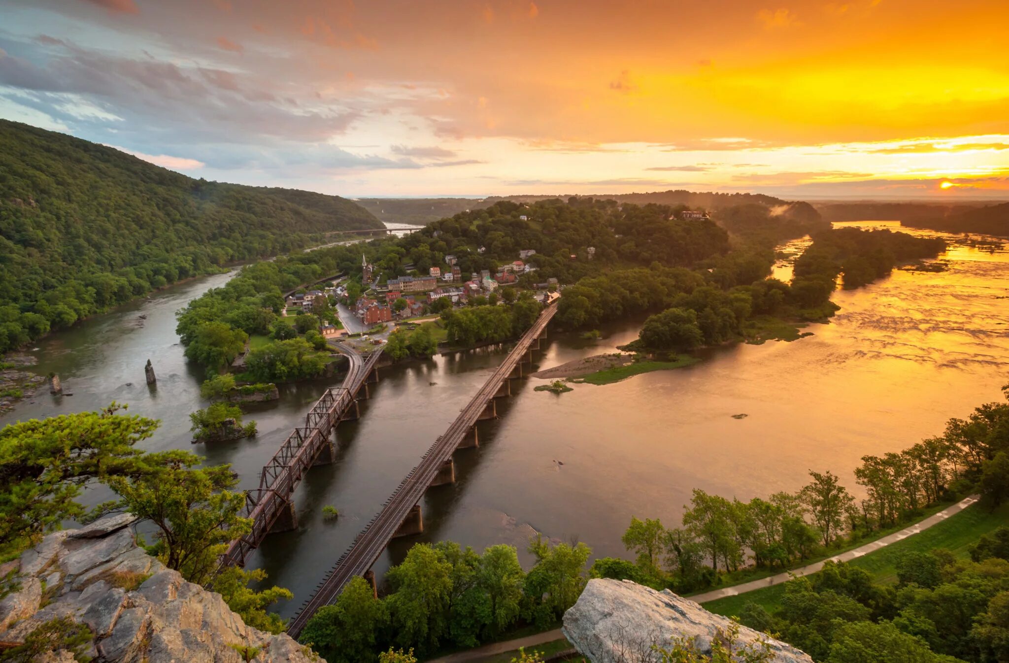 Западная вирджиния сша. Нью-ривер-гордж (мост). Чарльстон город западная вирджиния. Мост нью ривер гордж в сша штат западная вирджиния. Сша штат западная виргиния природа.