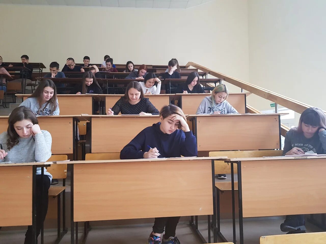 Вакансии преподавателя юридических. СФ БГУ колледж преподаватели. Преподаватель юриспруденции.