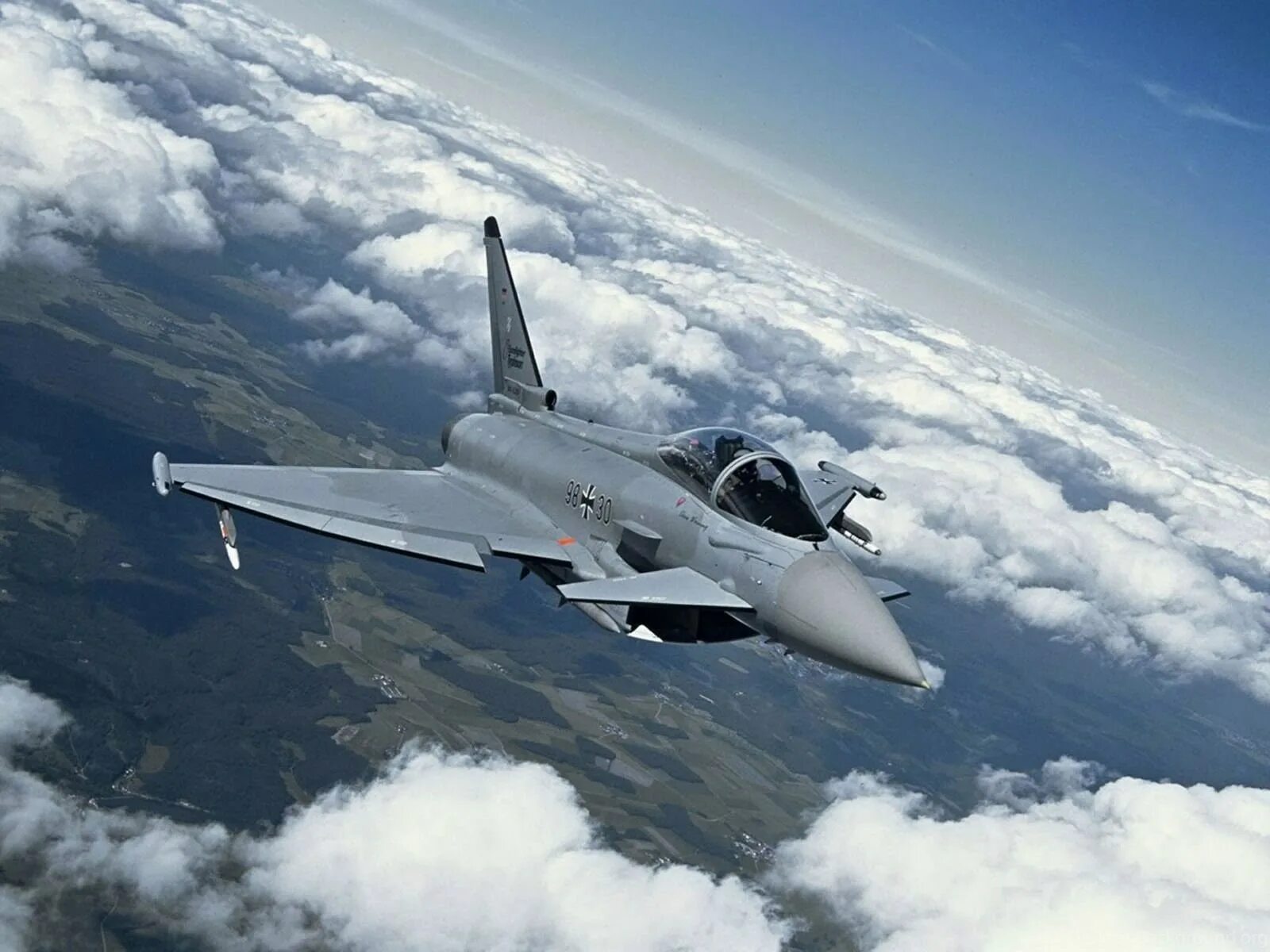 Известные истребители. Еврофайтер Тайфун. Eurofighter EF-2000 Typhoon. Cамолет Eurofighter Typhoon. Реактивный истребитель Тайфун.