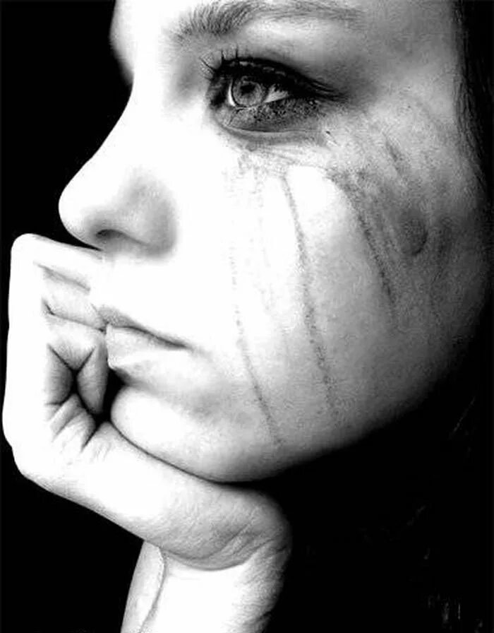 Ава девушки плачет. Грустная брюнетка. Девушка 14 лет плачет. Ава девушки плачет. Плачущая брюнетка.