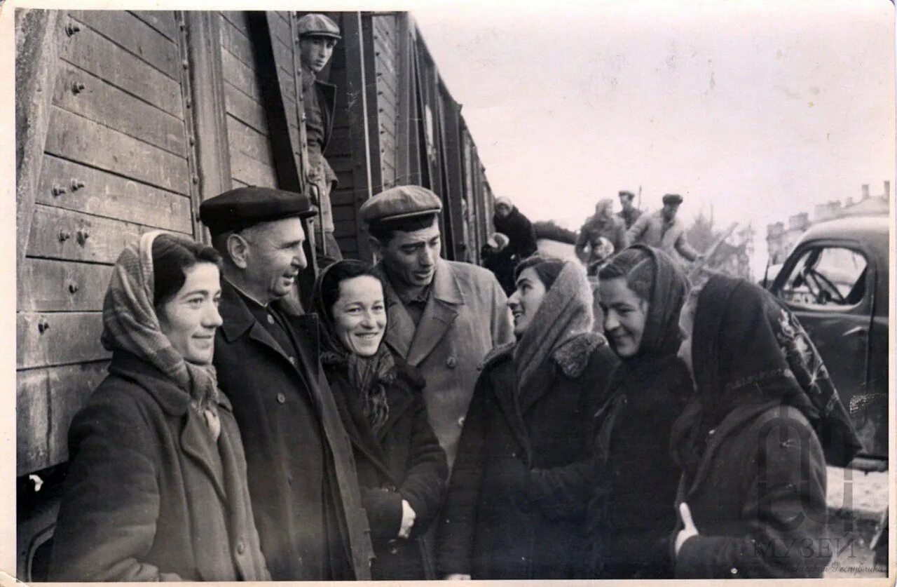 Депортация карачаевцев 1943. Возрождение карачаевского народа 3 мая 1957 год. Реабилитация карачаевского народа 1957. 1943-1957 Карачаевцы выселение. Депортация на родину