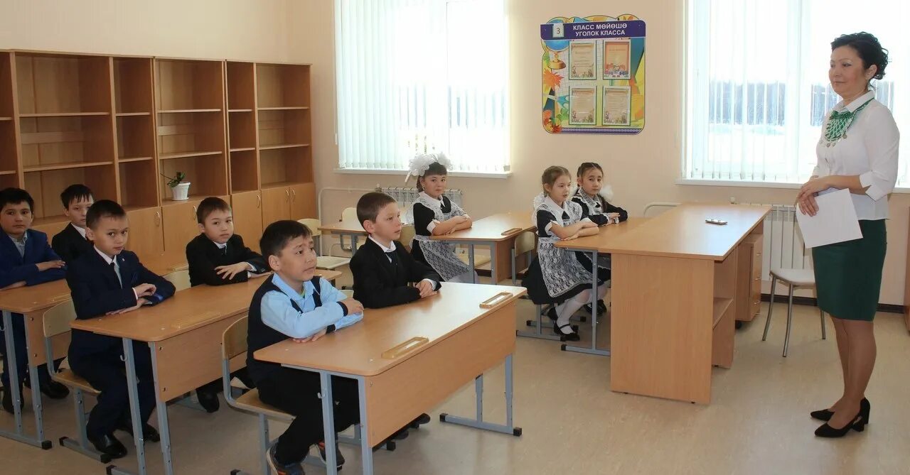 8 марта в школах уфы. Английский школа в башкирии. Меняемся к школе. Тупаково абзелиловский район школа. Штанды.