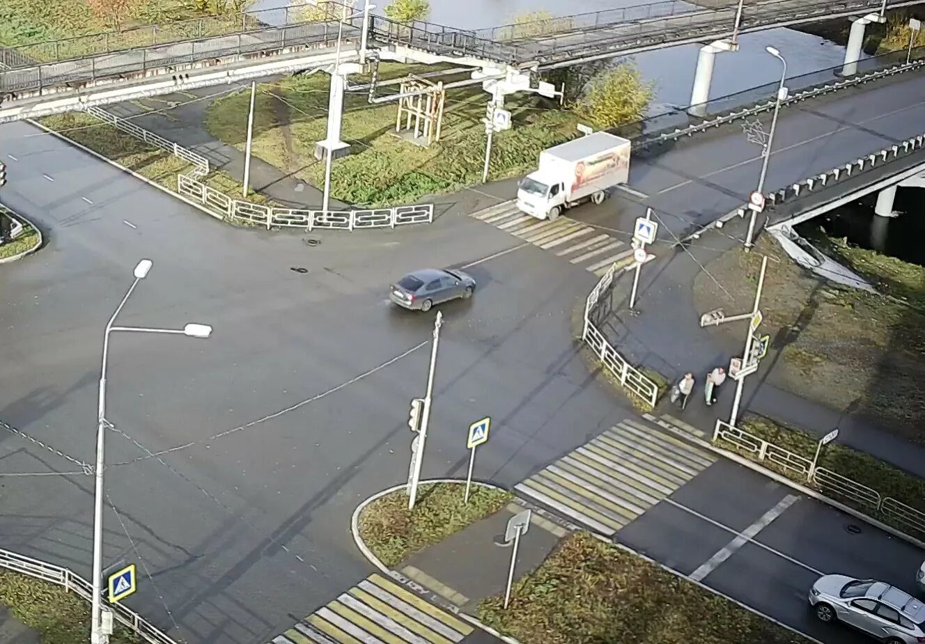 Круговое движение нижний тагил. Схема движения трамвая нижний тагил. Перекресток нижний тагил. Круговое движение на ггм. Карта нижнего тагила со знаками дорожного движения.