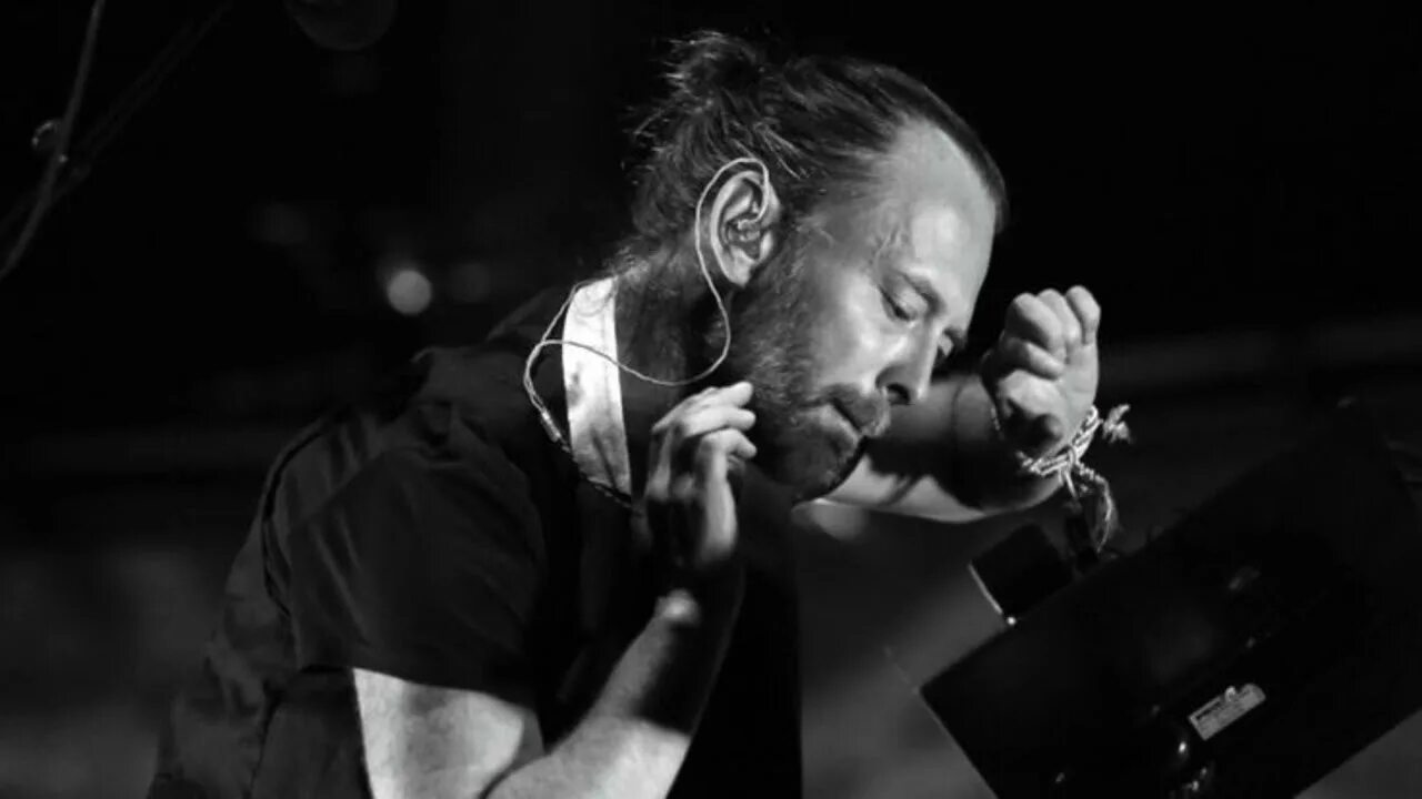 Том йорк и. Radiohead thom yorke. radiohead том йорк. radiohead вокалист. том йорк 2025.
