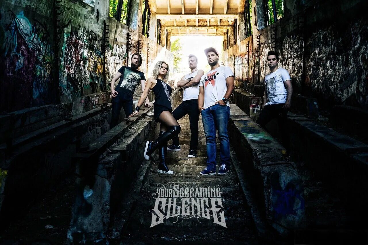 Silence обои. Scream silence дискография. Надпись silence на черном фоне. Your screaming silence группа. Silence картинки.