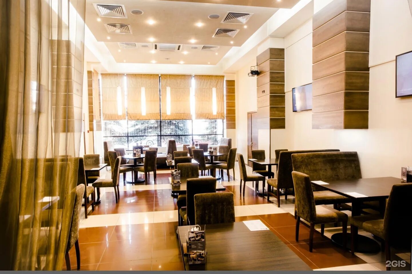 Ресторация омск ресторан. Bar base самара. Base омск. Премьера ресторан омск. Рестораны омска.