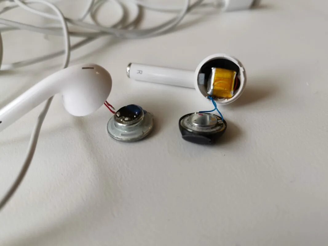 Как починить airpods. Наушники apple earpods 2. наушники эпл проводные разобранные. разбор наушников аирподс 2. airpods emc 3185 разобранный наушник.