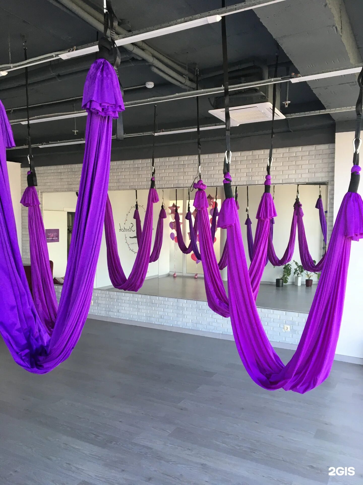 Студия растяжки lady stretch. Леди стрейч брянск. Леди стретч. Стретчинг растяжка. Леди стретч.