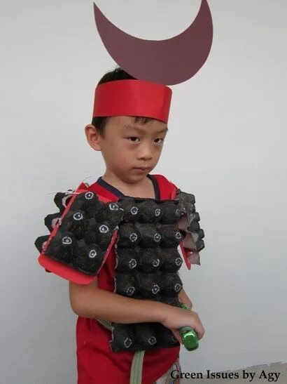 Make a costume. Детские самодельные костюмы. Дети в костюмах. Костюм спанч боба своими руками. Креативные костюмы для девочек.