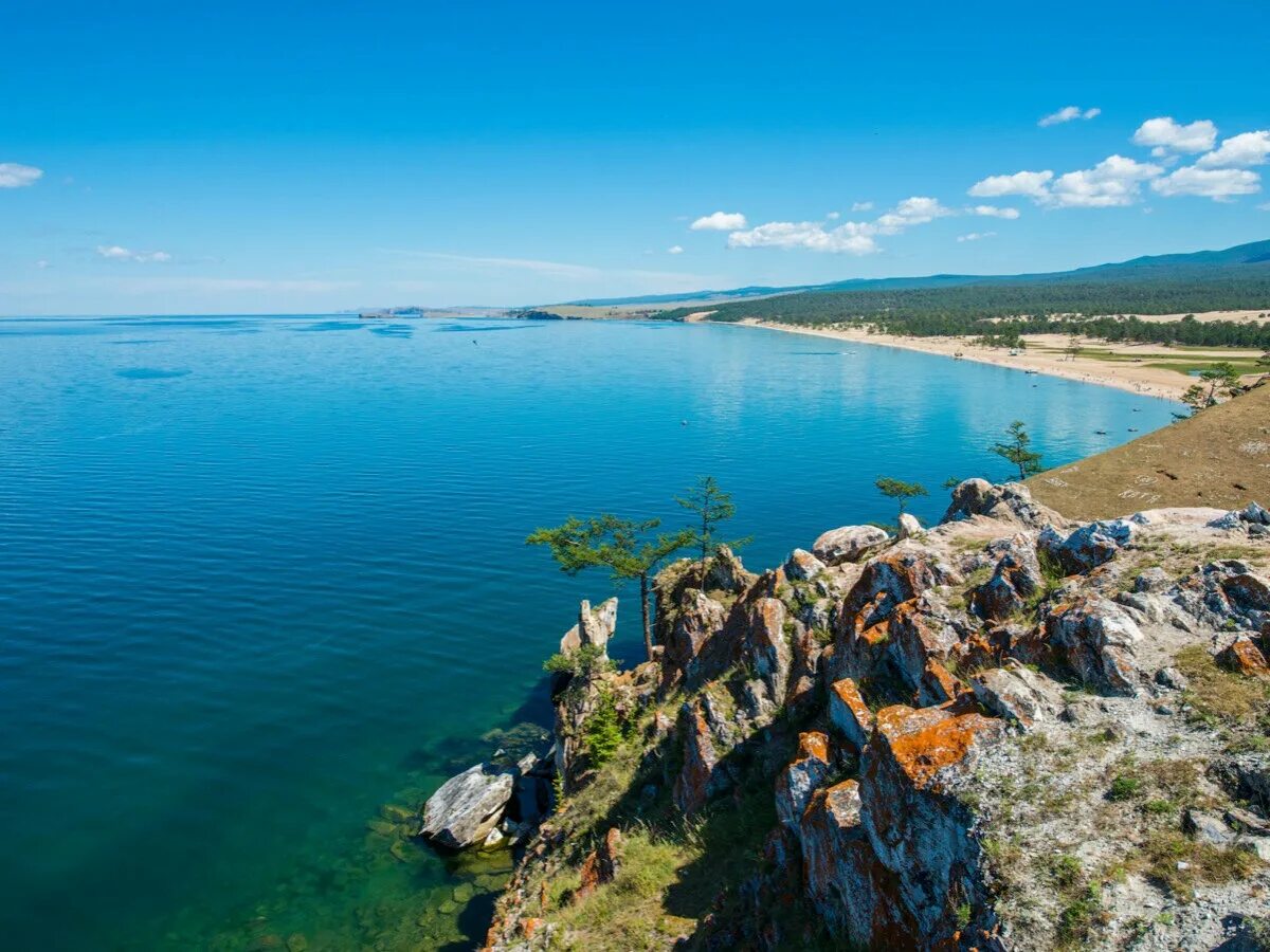 Озеро байкал раскинулось на границе. Чевыркульский залив Байкала. Озеро Байкал (Иркутская область, Иркутск). Владимирский Байкал озеро. Озеро Ольхон.