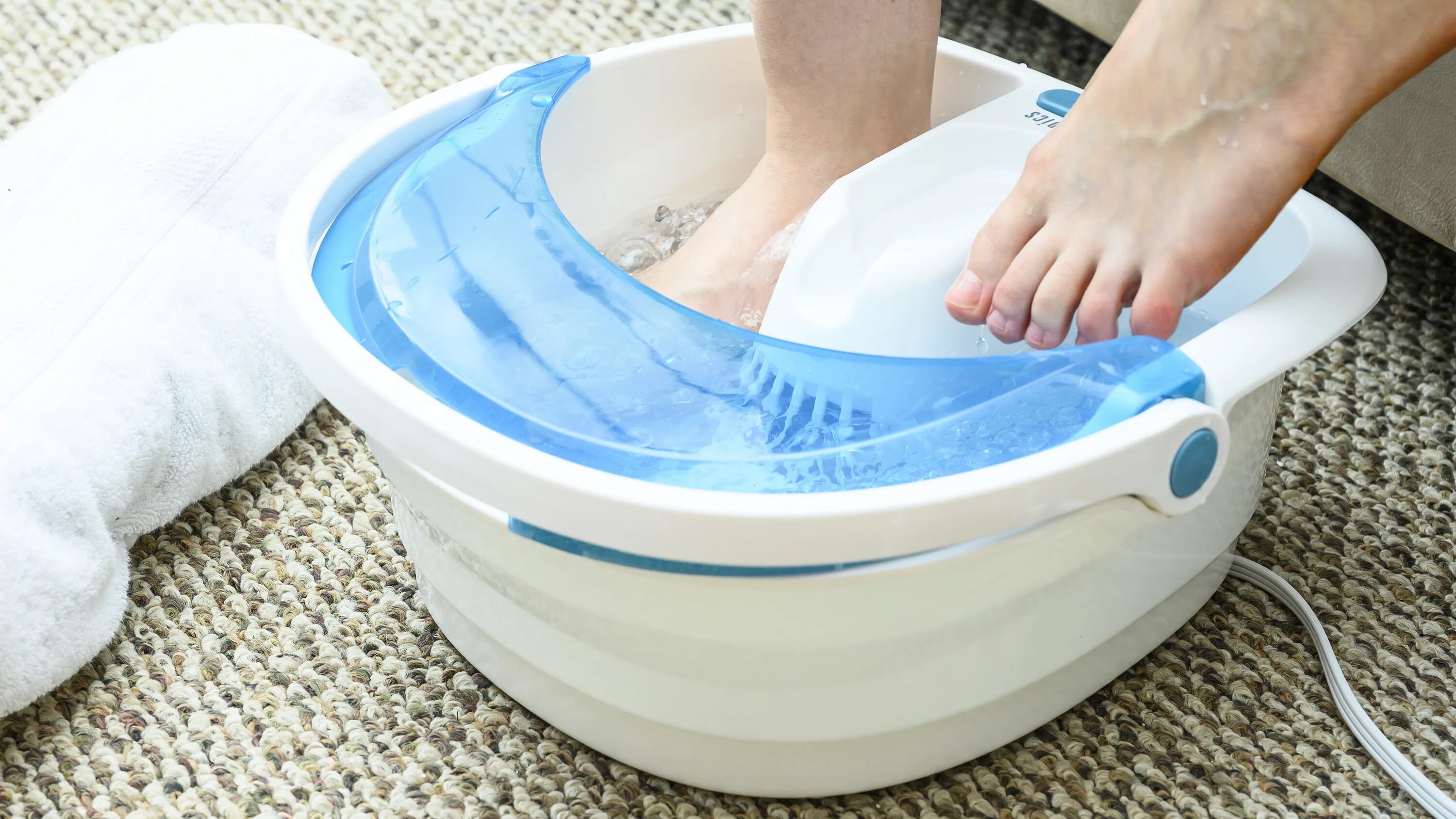 Ванночки для гидромассажа рук. Ванночка easy feet-. Ванночка для ног с ромашкой. Ванночки для ног с водой окрашивающейся детокс.
