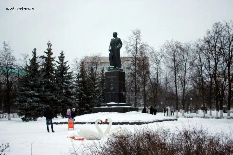 Памятник ф. э. Дзержинскому (Дзержинск, Нижегородская область). Площадь Дзержинского Дзержинск Нижегородская область. Памятник Дзержинскому в Дзержинске. Город Дзержинск площадь Дзержинского.