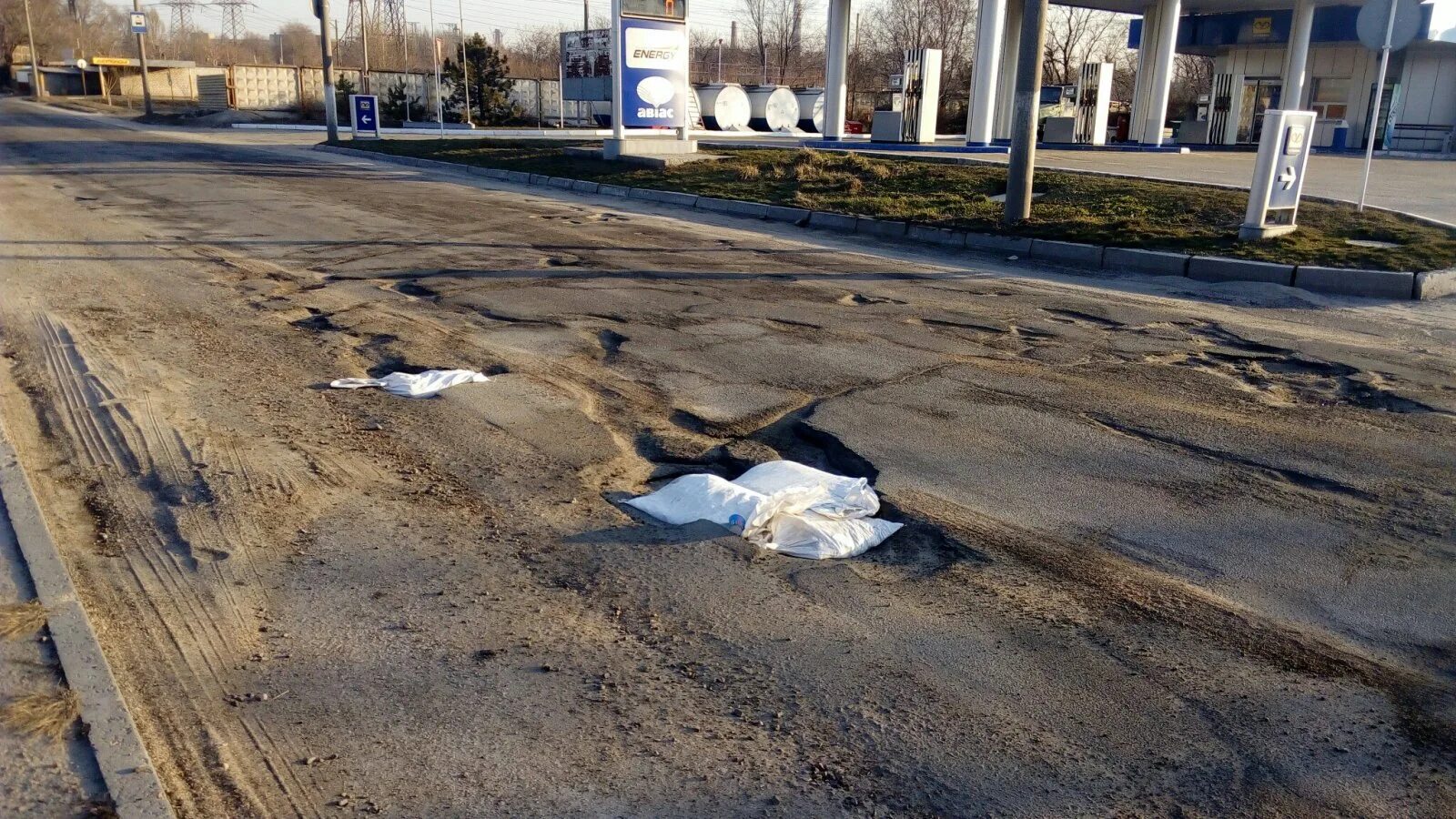 Население города запорожье. Запорожье город. Запорожье люди. Запорожье проспект ленина. Толпа патриотов.