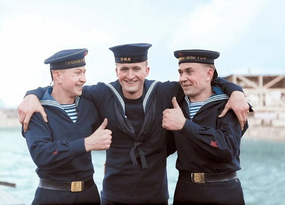 Принять моряка