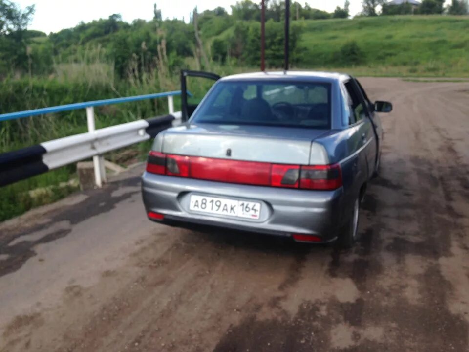 Фонарь левый ваз 2110. Клюшки ваз 2110. Фонарь задний левый ваз 2110. Ваз 2110 мка задний бампер. Задние фонари ваз 2110 освар.