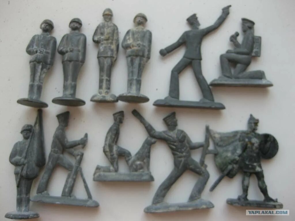 Коллекция оловянных солдатиков. Коллекционеры солдатиков. У мити в коллекции игрушек 92 оловянных. Знаменосец со знаменем 15 см пластмасса. Музей оловянных солдатиков в петербурге.