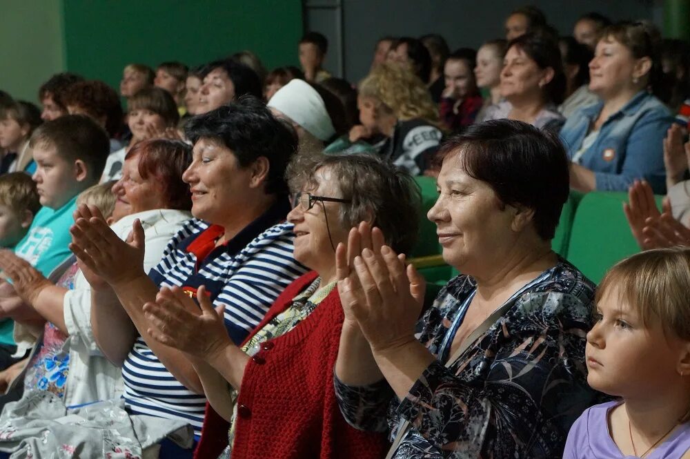 Погода в новоперуново алтайского края. Концерт в сельском клубе. Фото детей в сельском клубе. Село Новоперуново Тальменский район Алтайский край. Работа в сельском клубе с детьми.