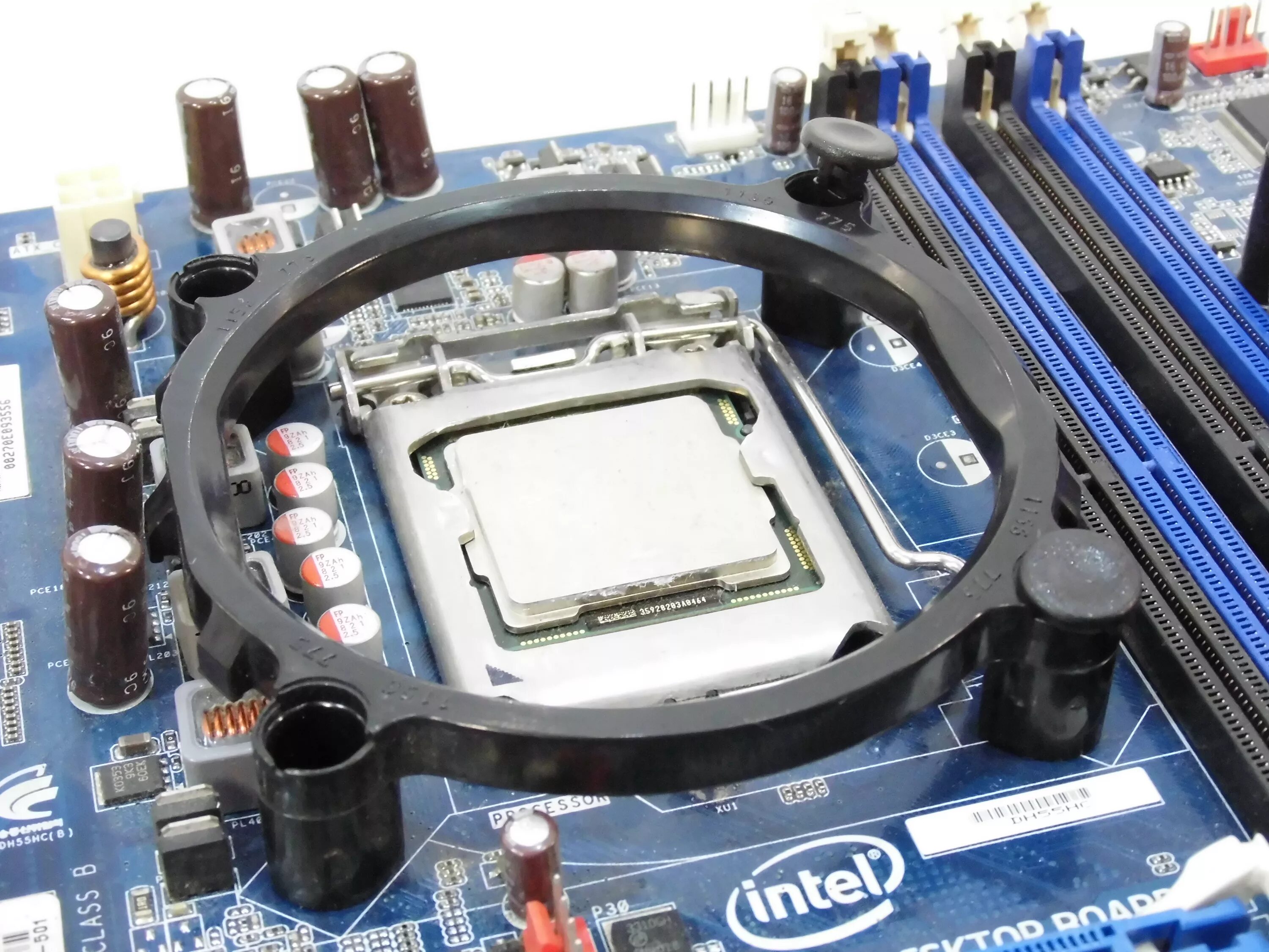 Как крепить кулер. LGA 775 Socket кулер. Deepcool 775 сокет. Lga775 кулер с клипсами. Lga775 Desolder.