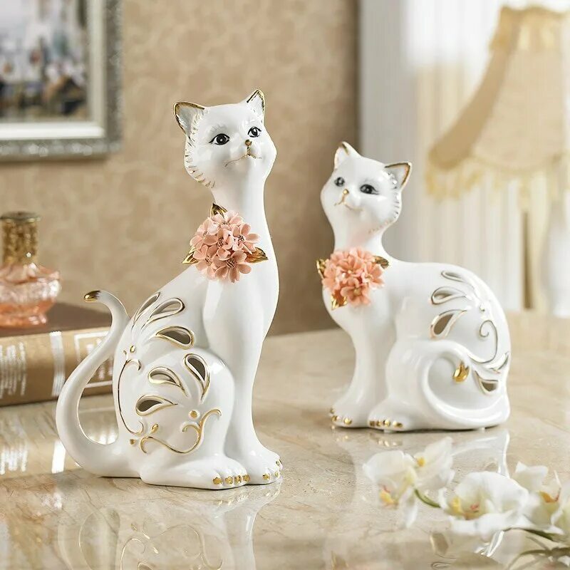 Керамическая кошка купить. Керамические фигурки для интерьера. Фарфоровая статуэтка "кошка". Статуэтки для интерьера кошек. Керамические статуэтки для интерьера.
