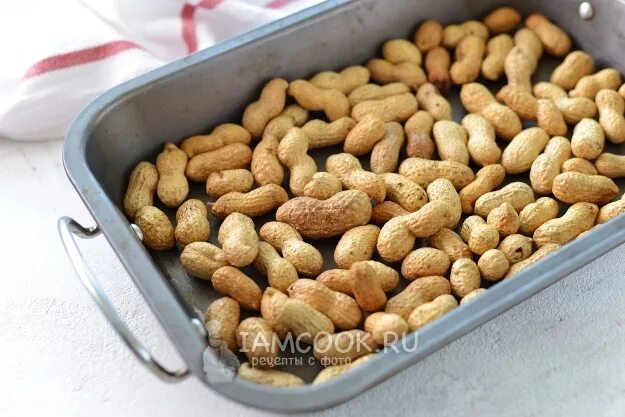 Peanuts in glaze. Собаки жареный арахис. Арахис в тарелке. Орешки арахис. Арахис в кляре.