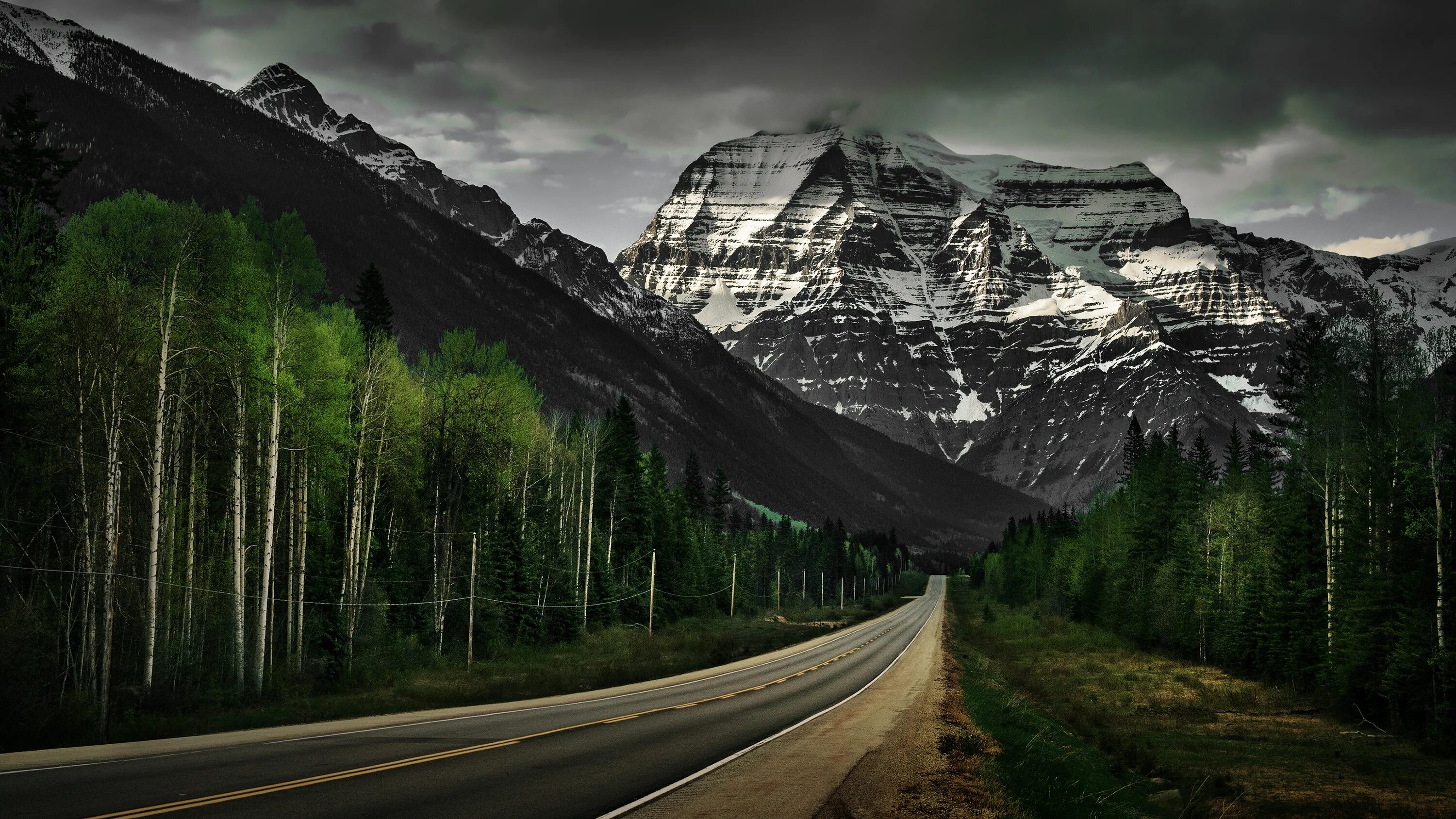 Высокие обои. Гора Робсон, Канада. Дорога в гору. Лес горы. Пейзаж горы.