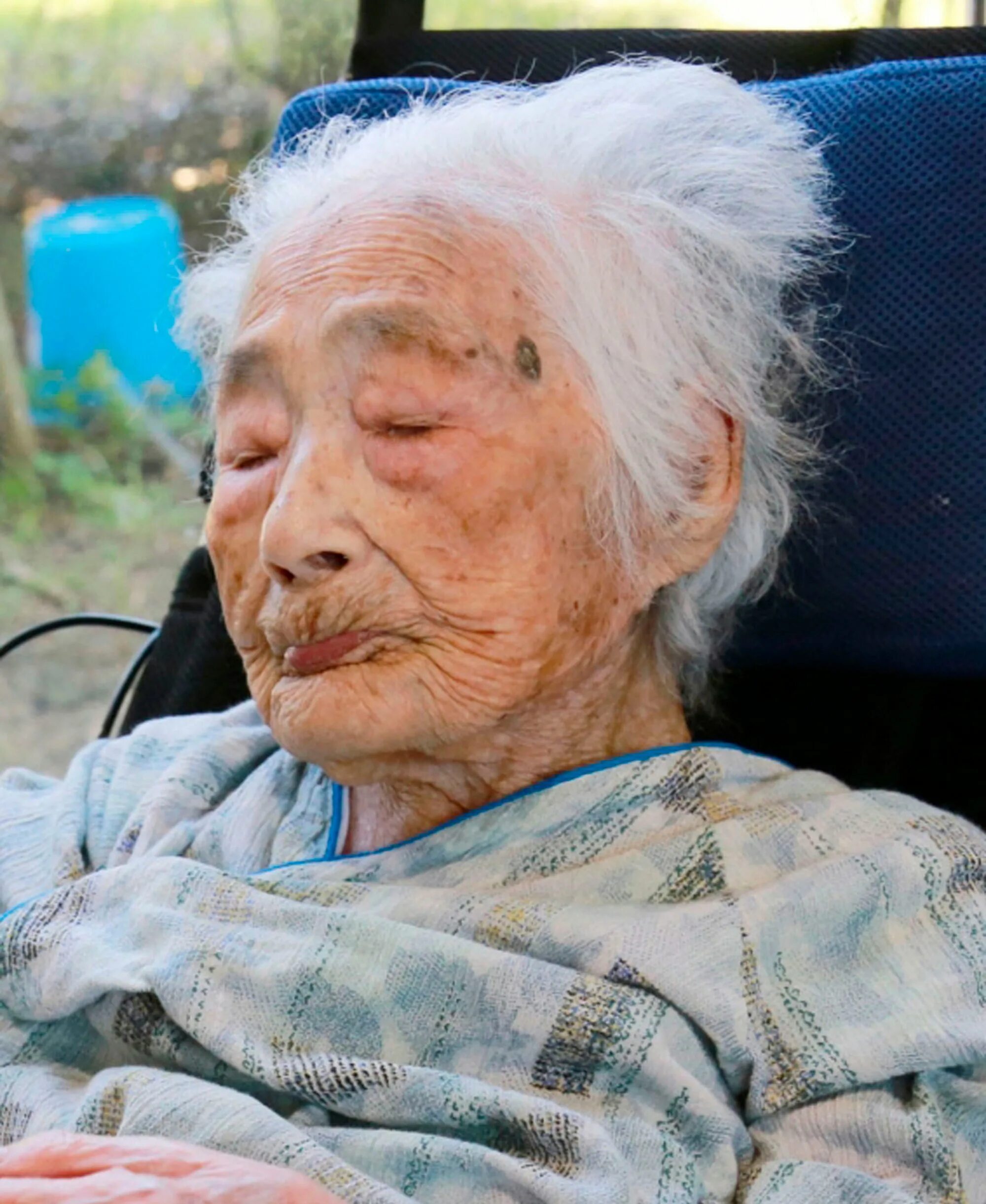 Человек проживший больше всех. Долгожитель Наби Тадзима. Наби Тадзима японская долгожительница. Наби Тадзима фото.
