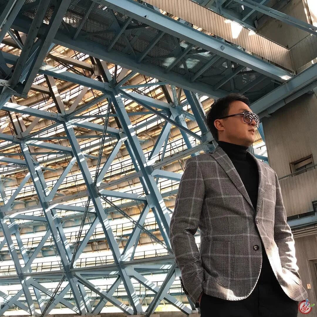 Кинорежиссер. Bahrom nazarov 2021. Баҳром назаров узр гузал. Якубов. Бахрома из трикотажной ткани.