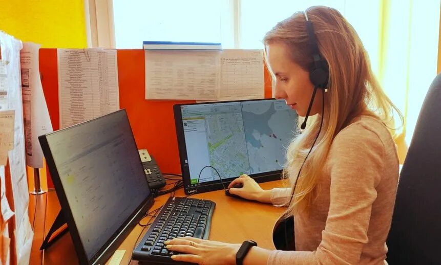 Диспетчер архангельск. Диспетчер такси. Оператор колл центра. Фильм про диспетчера службы спасения. Диспетчер 112.