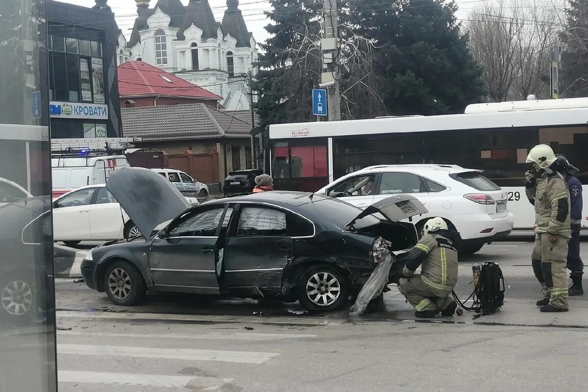 Авария на стачках в Ростове на Дону. Авария на Стачки Ростов на Дону вчера. Новости ростова и области сегодня происшествия