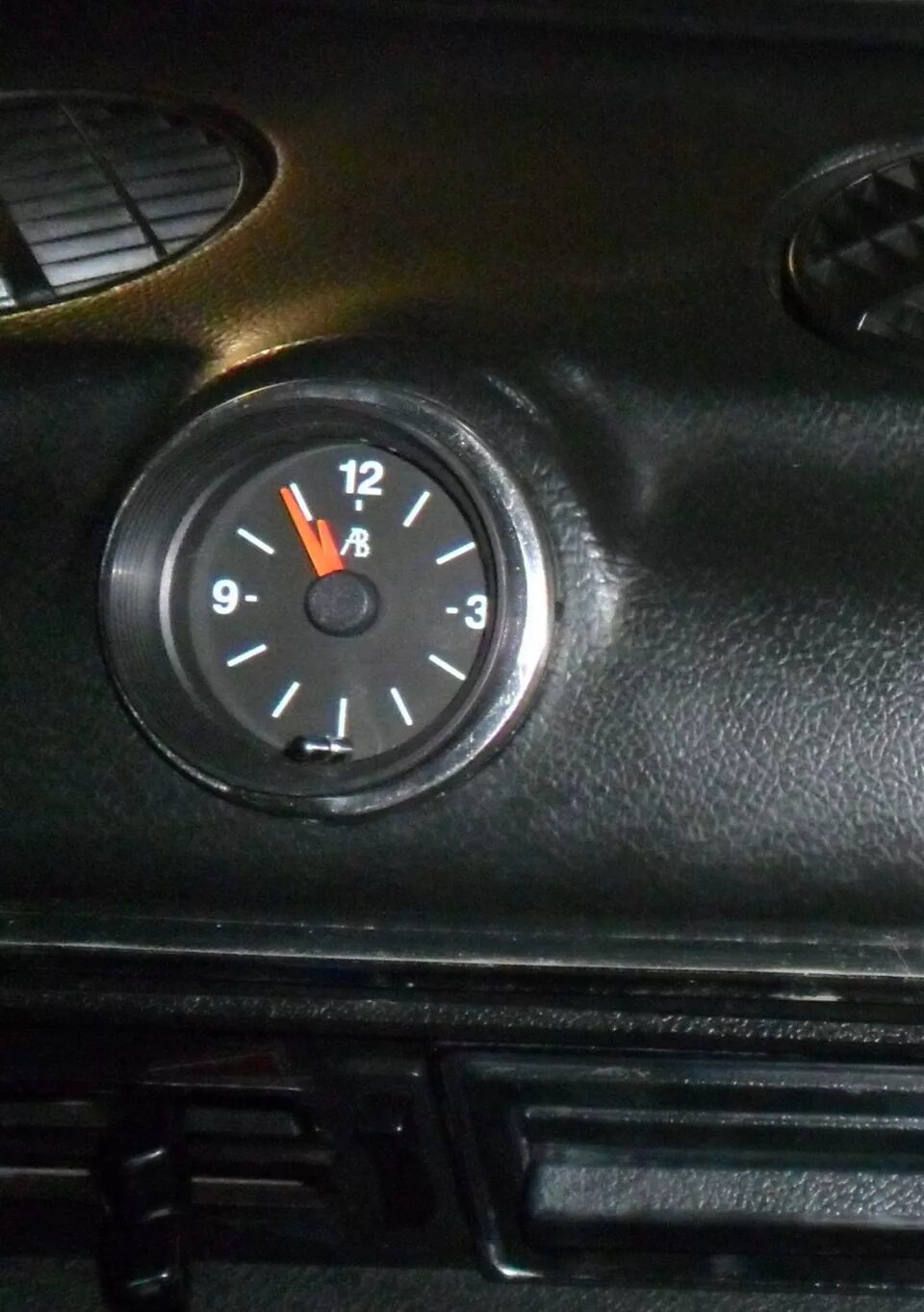 Часы ваз 2107. Штатные цифровые часы ваз 2107. Часы ваз 2107. Часы ваз 2107 пересвет. Штатные часы ваз 2107.