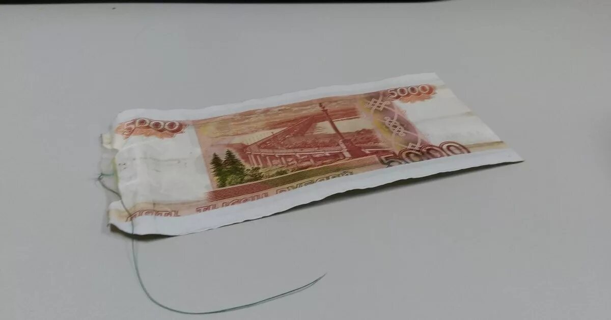 Нить на купюре