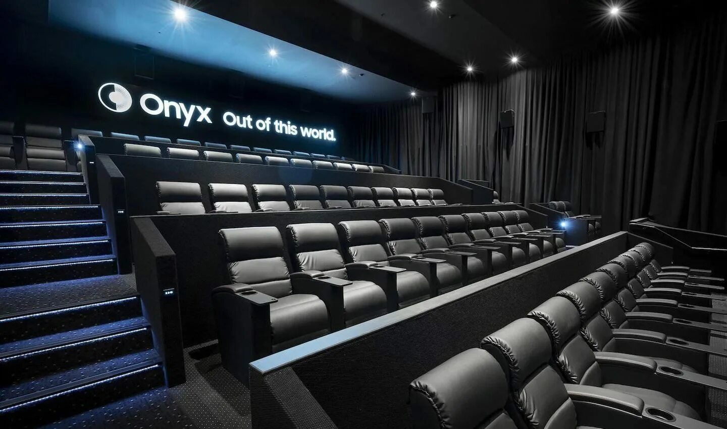 Samsung led Cinema. Samsung the Onyx. Dolby Atmos Европейский зал. Led кинотеатр.