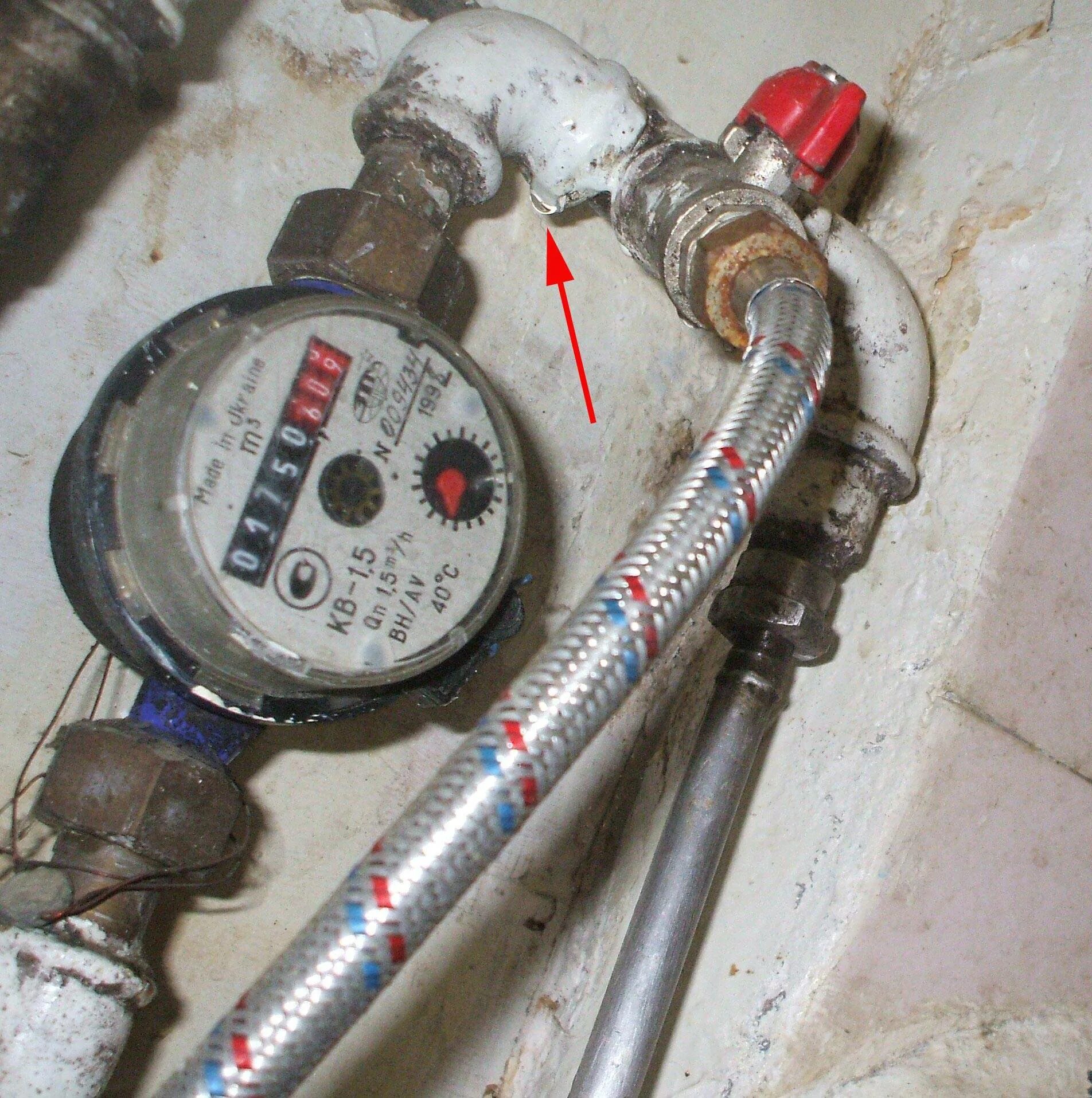 Какой водосчетчик установить. Монтаж водяного счетчика. Прибор учета холодной воды в квартире. Как установить счетчик холодной воды. Какой водосчетчик установить.