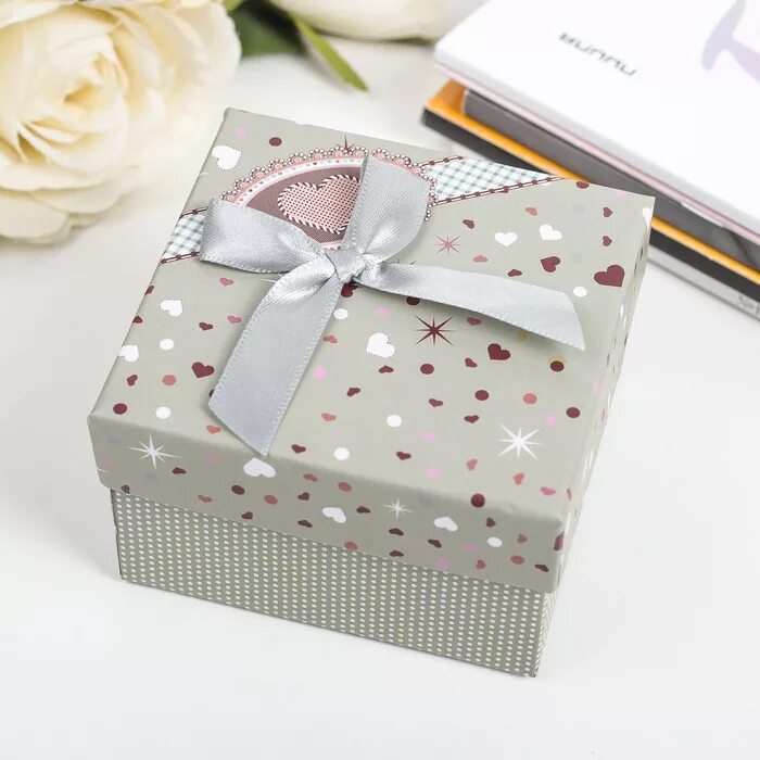 Подарок эстетика. Стильная упаковка подарков на новый год. Обручальное кольцо в коробочке. Подарок в розовом цвете. Подарочная упаковка.