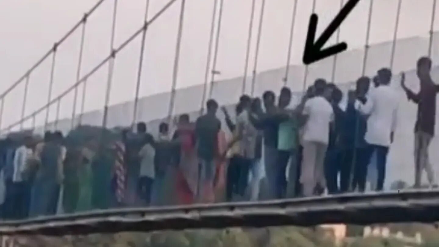 Какой мост обвалился. Индийский мост. Мост в Индии.