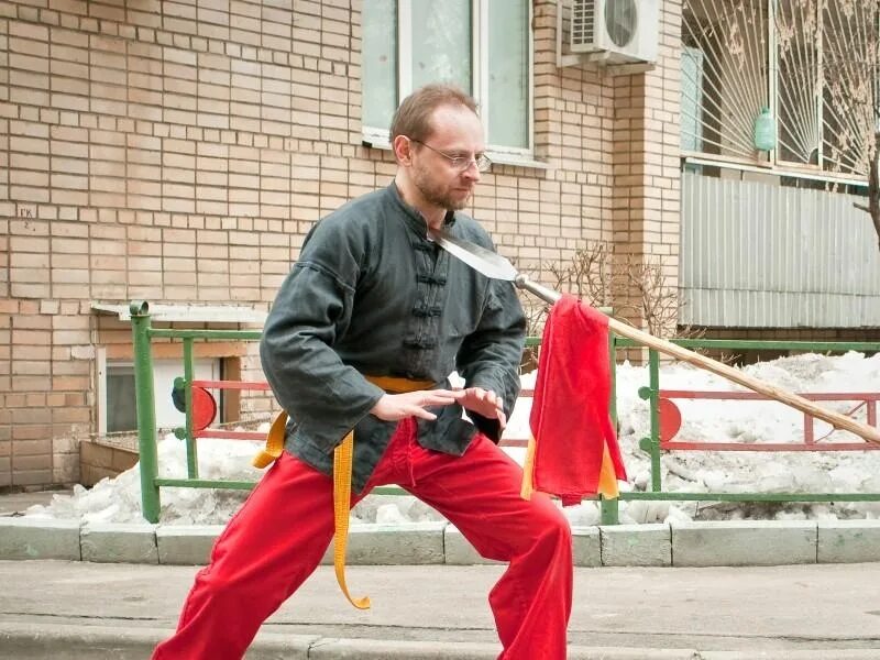 Цигун железная рубашка. Монахи шаолиня кунг фу. Цигун железная рубашка. Практика железная рубашка цигун. Железная рубашка цигун упражнения.