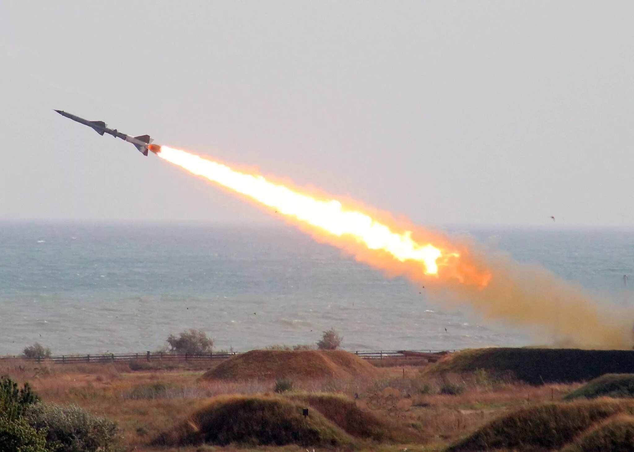 Выстрел ракеты. С200 ракеты ПВО. Старт ракеты ЗРК С-200. С-75 пуск. 75 Комплекс ПВО пуск.