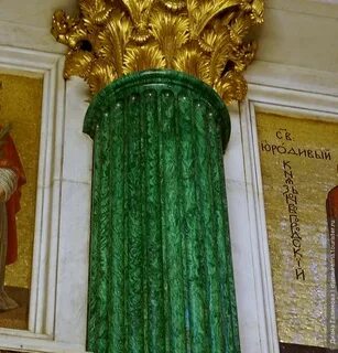 Желто зеленая колонна