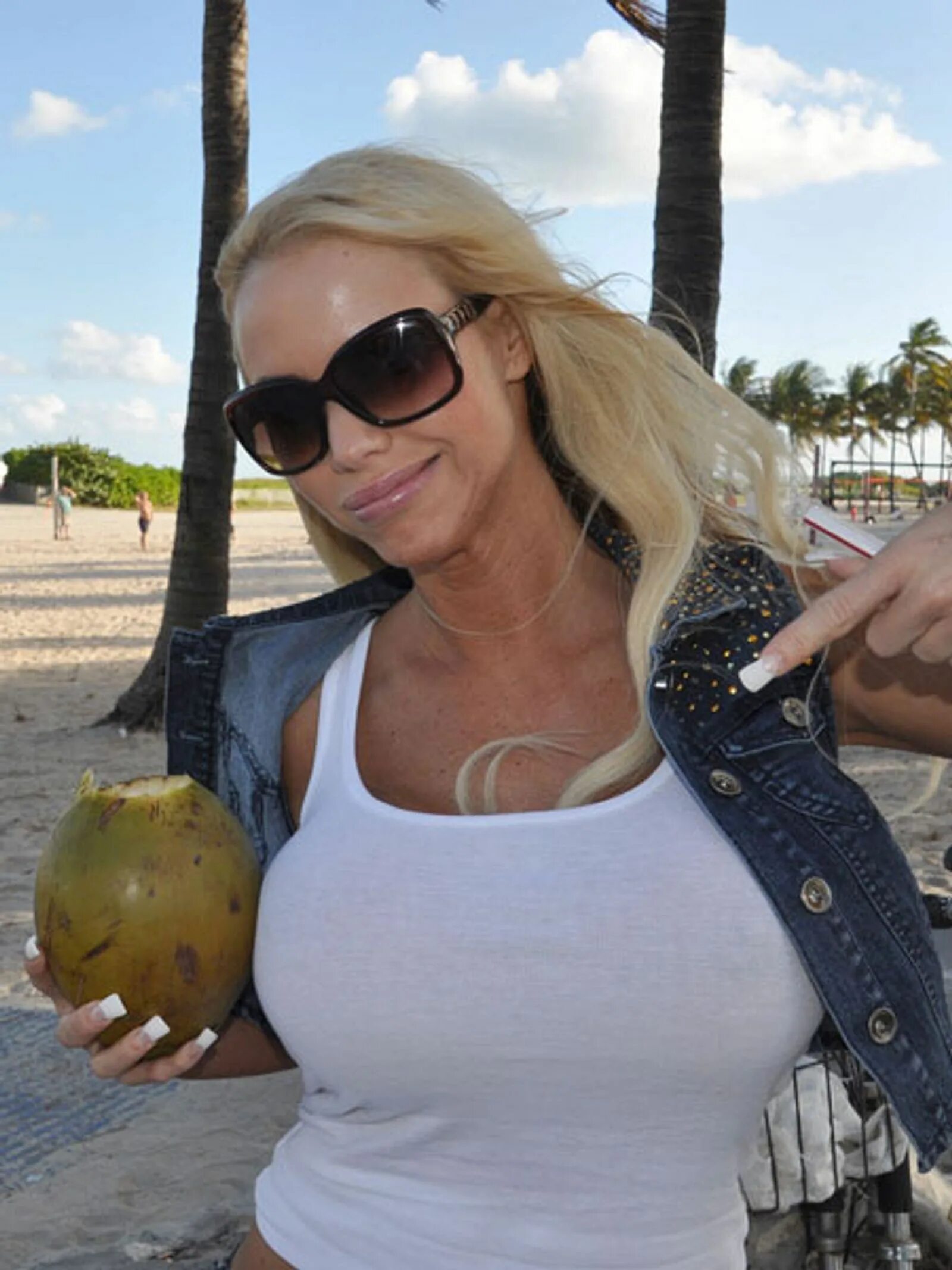 Annina semmelhaack. Аннина укатис (annina ucatis) соло. Аннина укатис. Aninna. Аннина укатис (annina ucatis) cumshot.