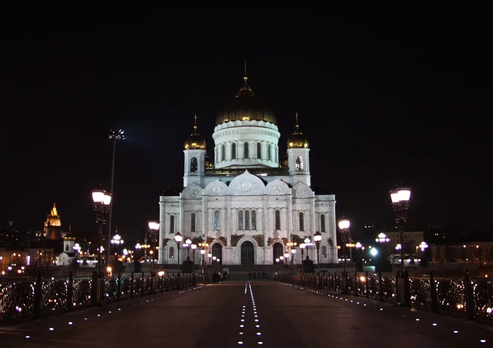 храм христа спасителя вечером